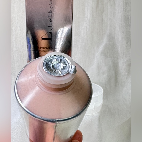 Limelife by Alcone PERFECT GLOW MOISTURIZING BRONZING LOTION - Picture 4 of 4